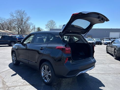 Used 2023 Kia Seltos LX AWD/4WD image 16