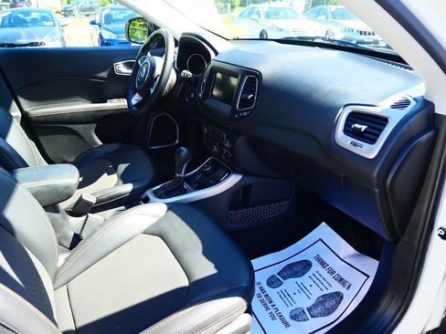 Used 2019 Jeep Compass Latitude w/ Popular Equipment Group AWD/4WD image 17