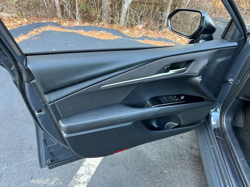 Used 2025 Toyota Camry LE w/ Convenience Package image 11