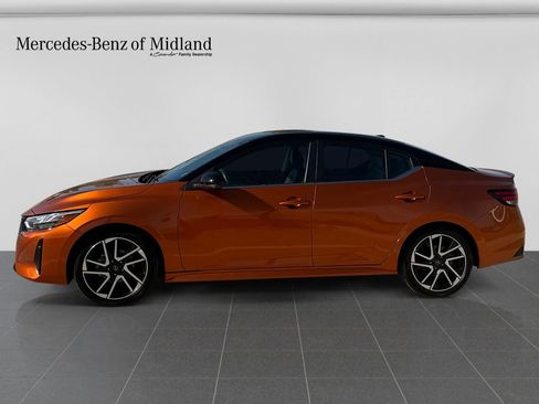 Used 2025 Nissan Sentra SR w/ SR Premium Package image 4