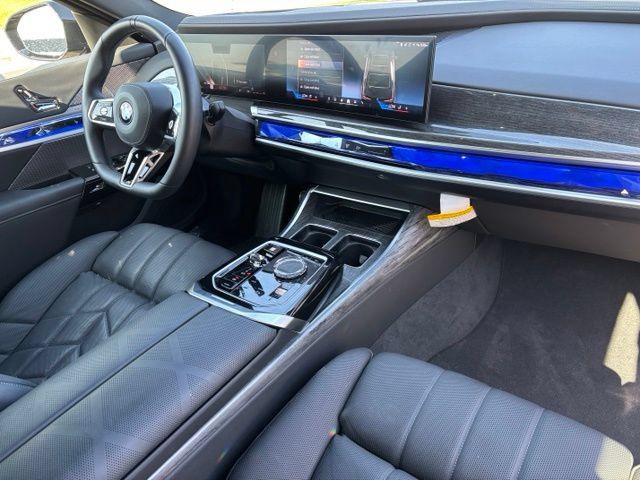 Used 2025 BMW 760i xDrive AWD/4WD image 28