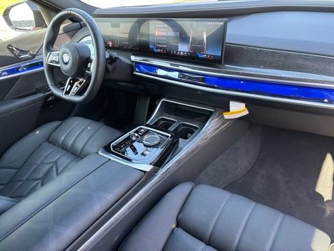 Used 2025 BMW 760i xDrive AWD/4WD image 28