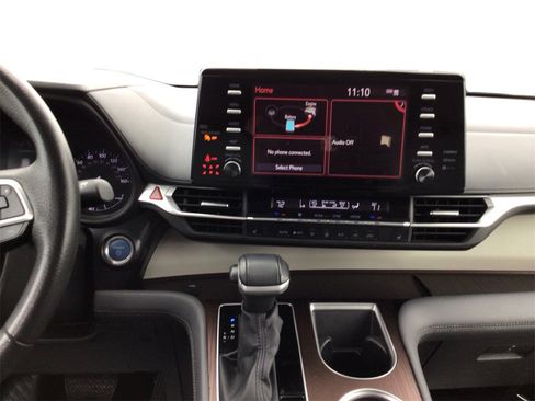 Used 2024 Toyota Sienna XLE image 14