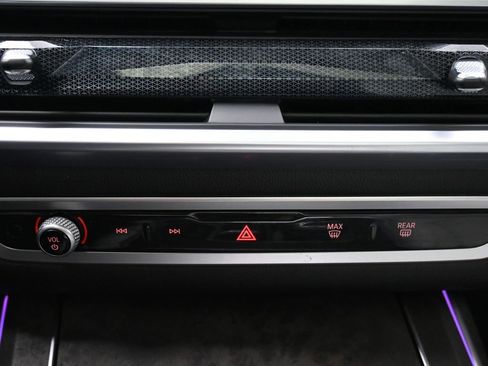 Used 2023 BMW X7 xDrive40i w/ Premium Package image 18