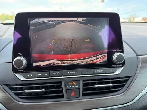 Used 2024 Nissan Altima 2.5 SV FWD image 18
