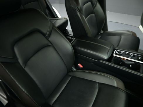 Used 2024 Nissan Pathfinder SL image 32