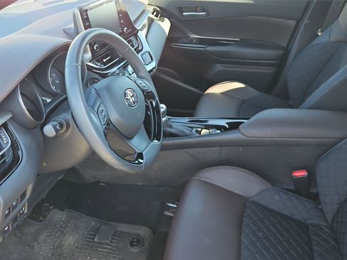 Used 2019 Toyota C-HR Limited FWD image 7