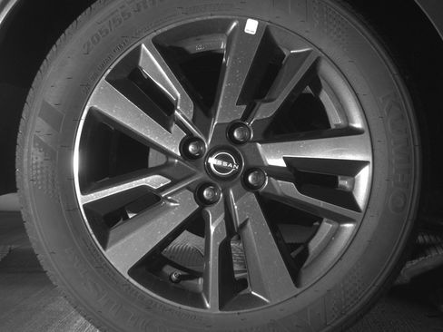 Used 2025 Nissan Versa SV FWD image 15
