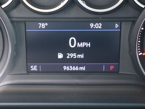 Used 2021 Chevrolet Tahoe LT w/ LT Signature Package RWD image 12