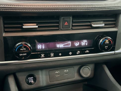 Used 2025 Nissan Rogue SV image 23