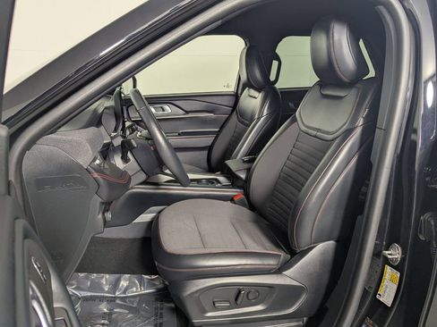 Used 2025 Ford Explorer ST-Line w/ ST-Line Street Pack image 14