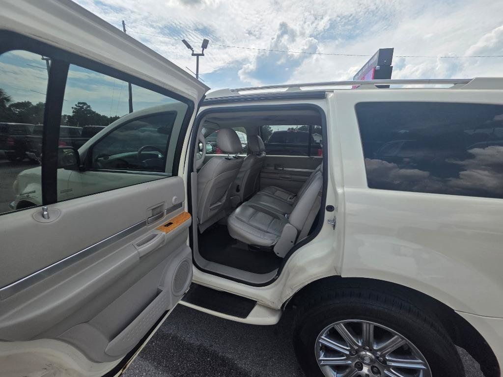 Used 2009 Chrysler Aspen Limited RWD image 9