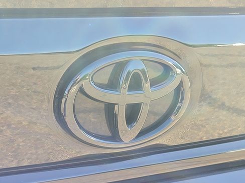 Used 2023 Toyota Corolla SE w/ SE Premium Package FWD image 30