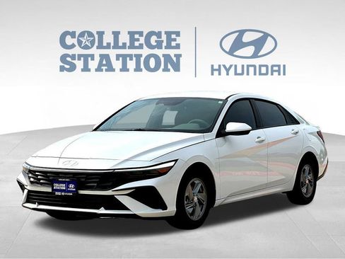 Used 2026 Hyundai Elantra SE FWD image 6