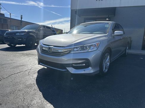 Used 2017 Honda Accord EX-L image 2