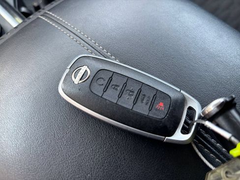 Used 2025 Nissan Pathfinder SV AWD/4WD image 21