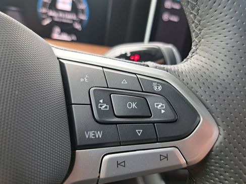 Used 2025 Volkswagen Tiguan SEL R-Line image 13