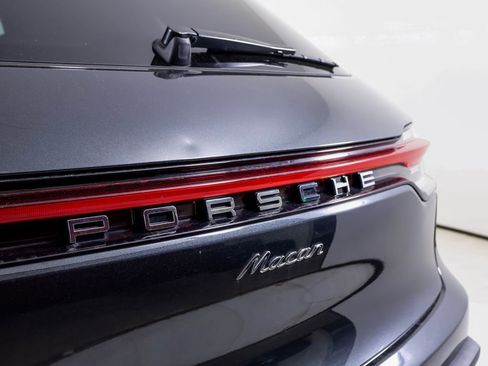 Certified 2024 Porsche Macan image 13
