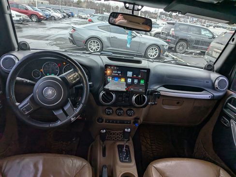 Used 2013 Jeep Wrangler Unlimited Sahara image 14