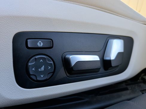 Used 2020 BMW 330i Sedan w/ Convenience Package image 26