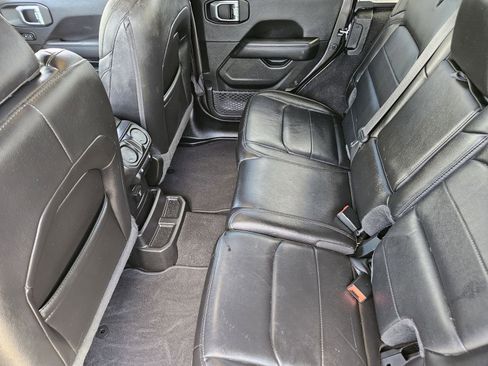 Used 2021 Jeep Wrangler Unlimited Sahara image 32