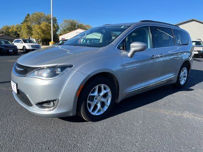 Used 2017 Chrysler Pacifica Touring-L w/ Tire & Wheel Group