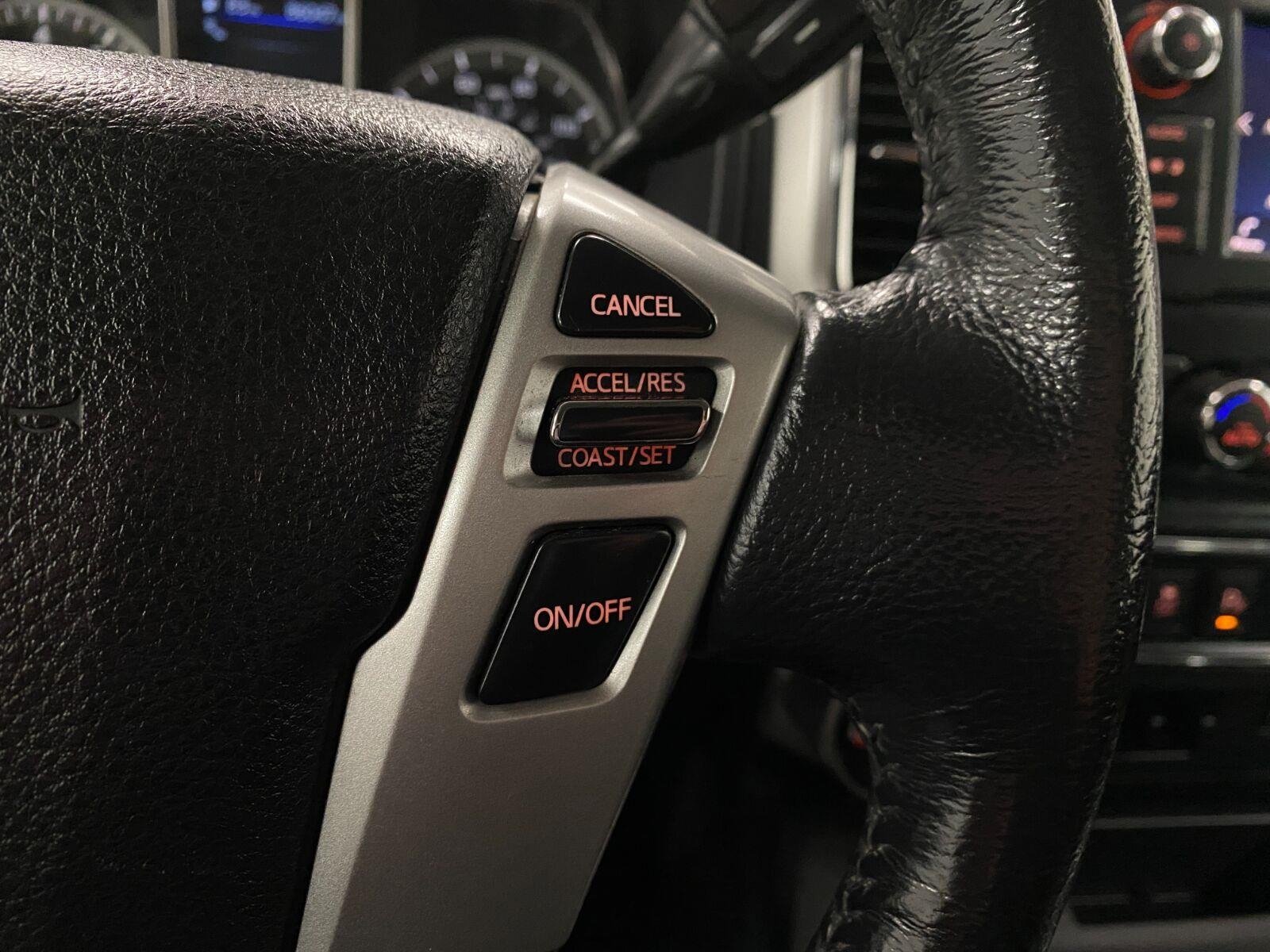 Used 2019 Nissan Titan SV AWD/4WD image 18
