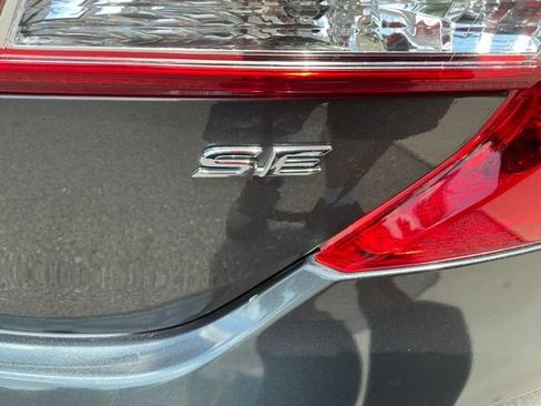 Used 2014 Toyota Camry SE w/ Leather Package FWD image 6