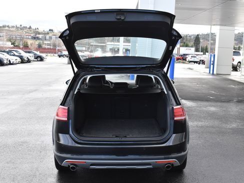 Used 2019 Volkswagen Golf Alltrack SE image 8