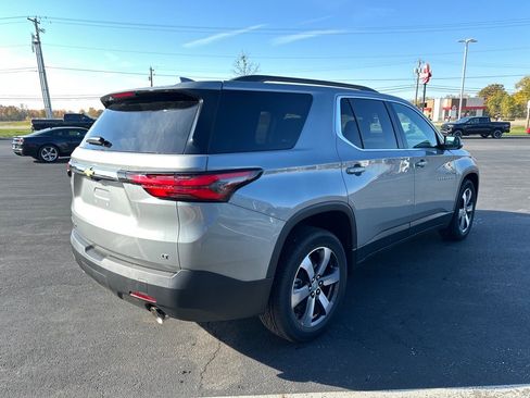 Used 2023 Chevrolet Traverse LT w/ LT Premium Package image 5