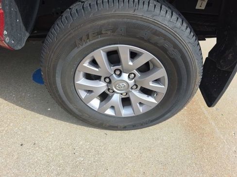 Used 2016 Toyota Tacoma SR5 RWD image 7