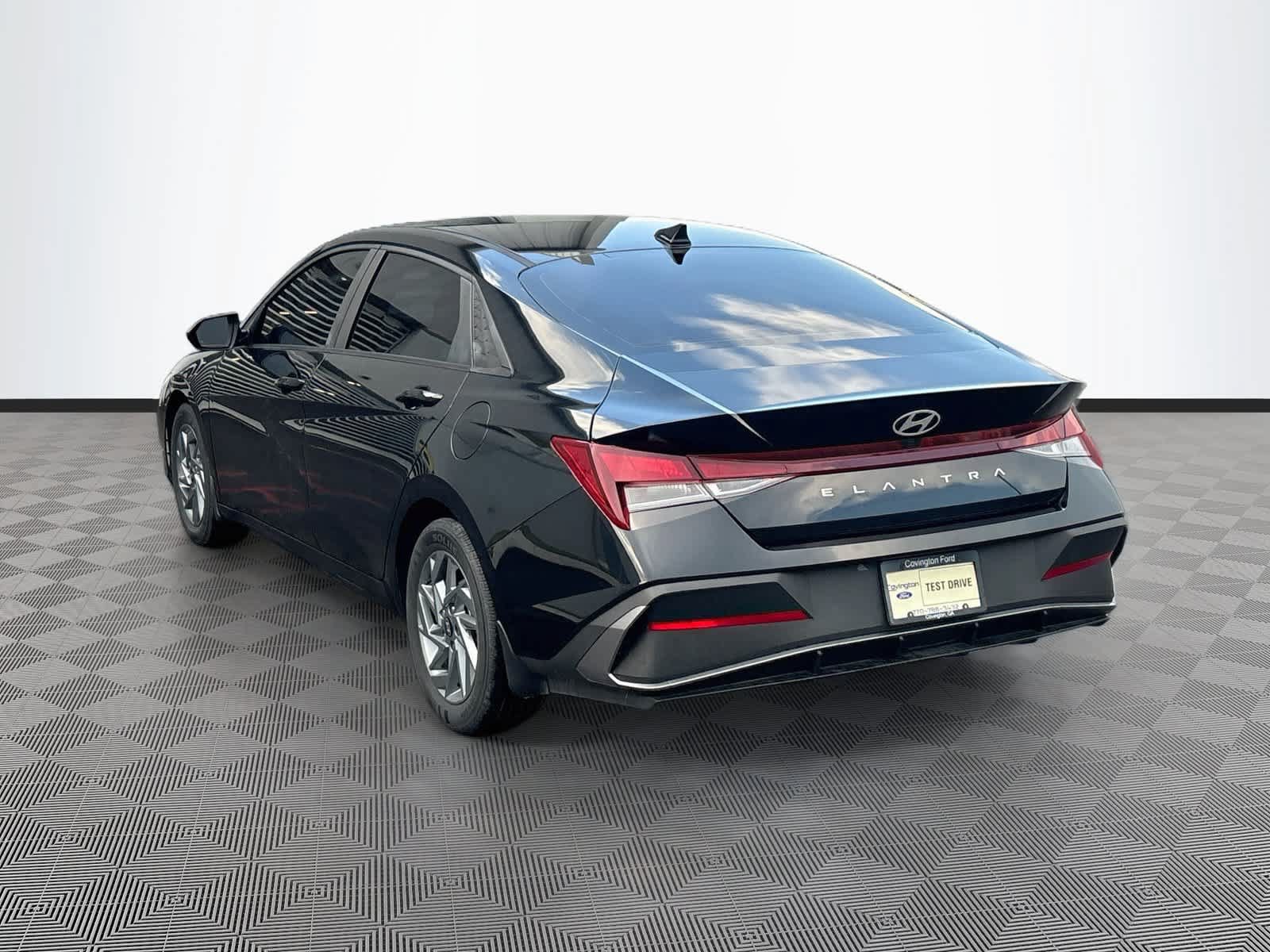 Used 2024 Hyundai Elantra SEL FWD image 7