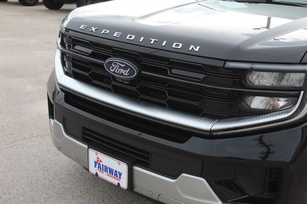 Used 2025 Ford Expedition Max Platinum AWD/4WD image 5