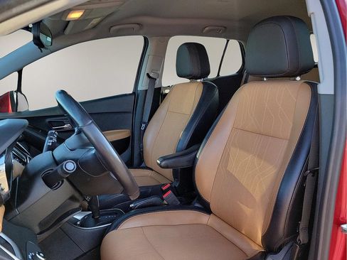 Used 2019 Chevrolet Trax LT w/ LT Convenience Package FWD image 11
