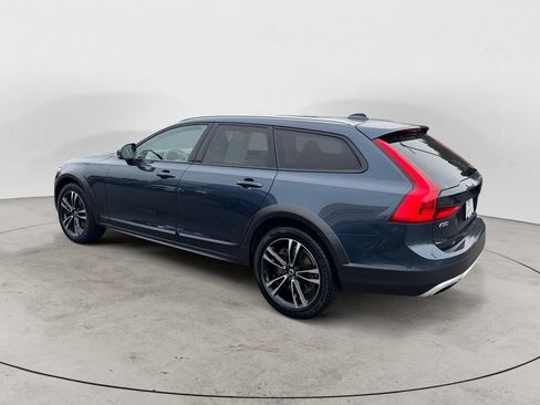 Used 2018 Volvo V90 T5 Cross Country w/ Convenience Package AWD/4WD image 3