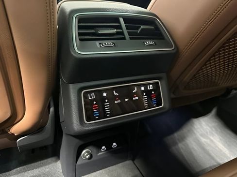 Used 2022 Audi e-tron Premium AWD/4WD image 28