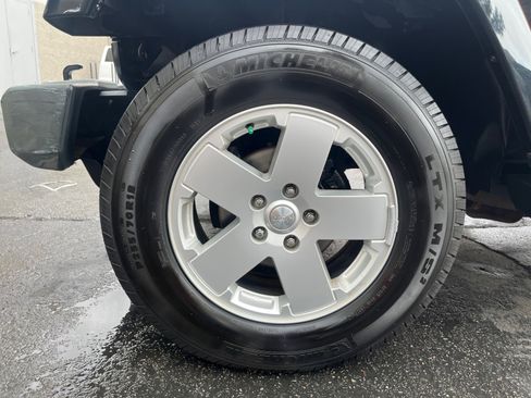 Used 2012 Jeep Wrangler Unlimited Sahara w/ Connectivity Group image 10