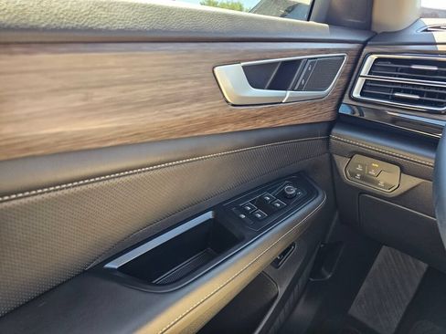 Certified 2024 Volkswagen Atlas SEL AWD/4WD image 27