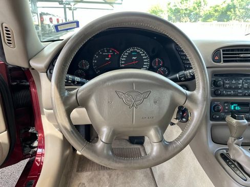 Used 2003 Chevrolet Corvette Coupe w/ Preferred Equipment Group RWD image 19