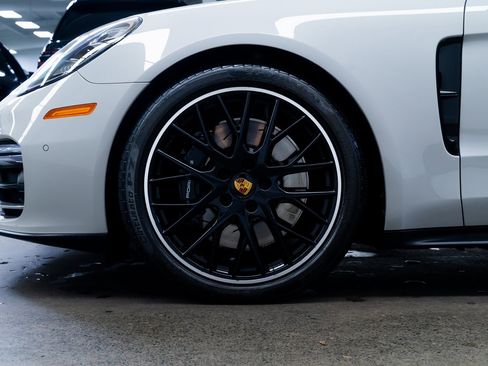 Used 2023 Porsche Panamera GTS image 7