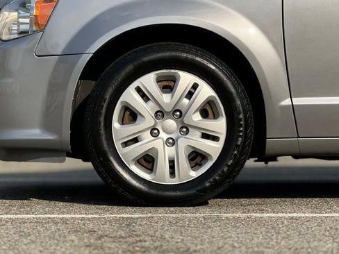 Used 2019 Dodge Grand Caravan SE image 35
