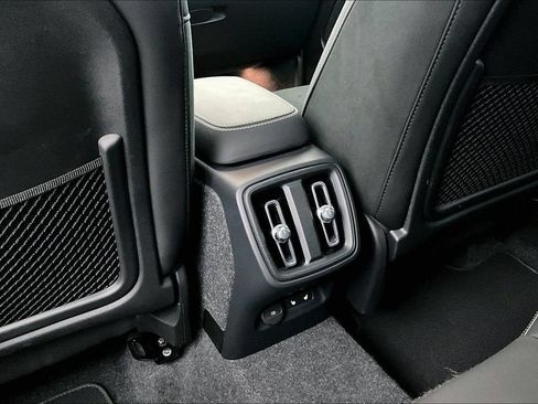 Certified 2025 Volvo XC40 B5 Plus AWD/4WD image 31