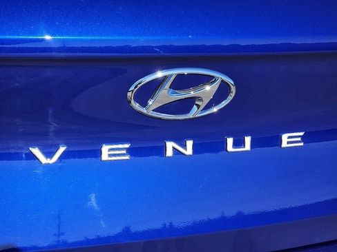 Used 2022 Hyundai Venue SE FWD image 12