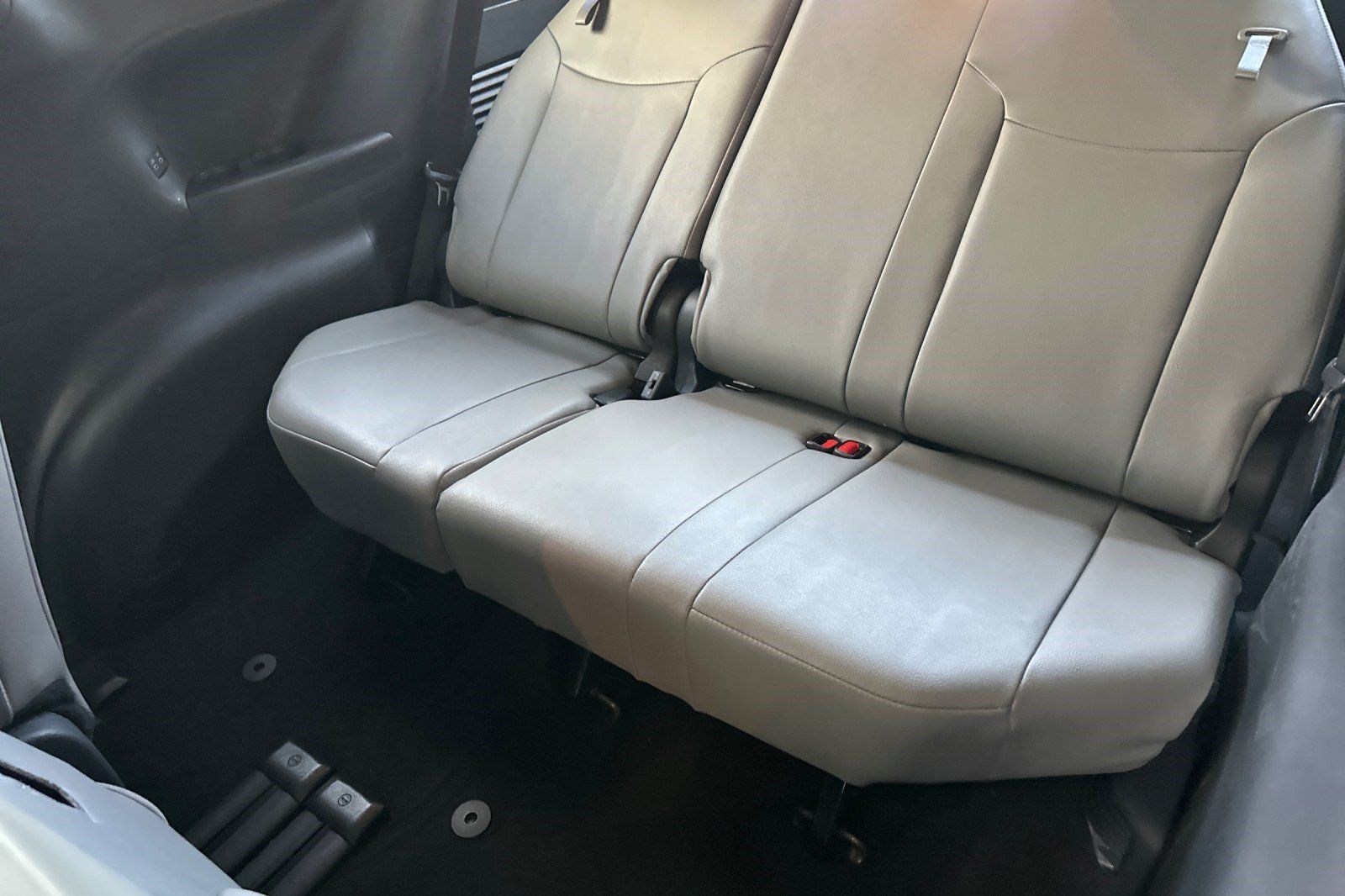 Used 2026 Toyota Sienna XLE FWD image 34