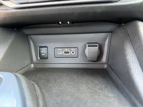 Used 2025 Nissan Sentra SV FWD image 33