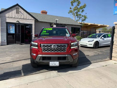 Used 2024 Nissan Frontier SL w/ Technology Package image 6