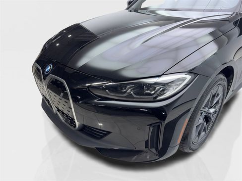 Used 2022 BMW i4 eDrive40 image 16