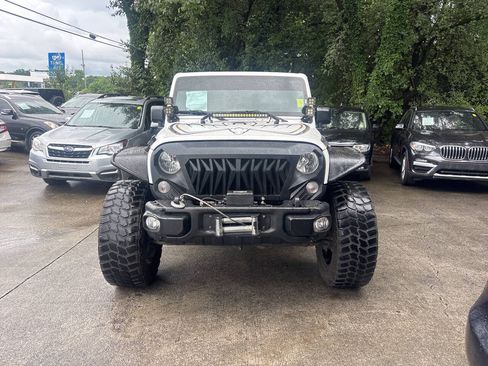 Used 2018 Jeep Wrangler Unlimited Sport AWD/4WD image 3