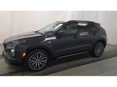 Used 2024 Cadillac XT4 Sport image 2