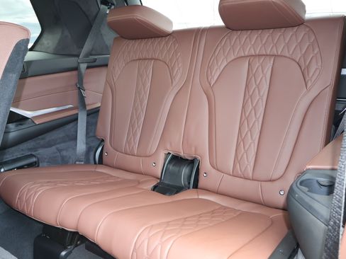 Used 2026 BMW X7 M60i AWD/4WD image 16